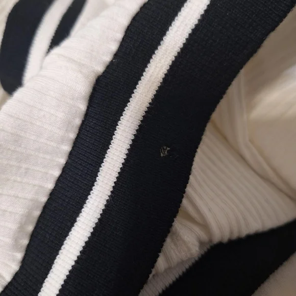 White and Black Crop Top - Large - Picture 4 of 4